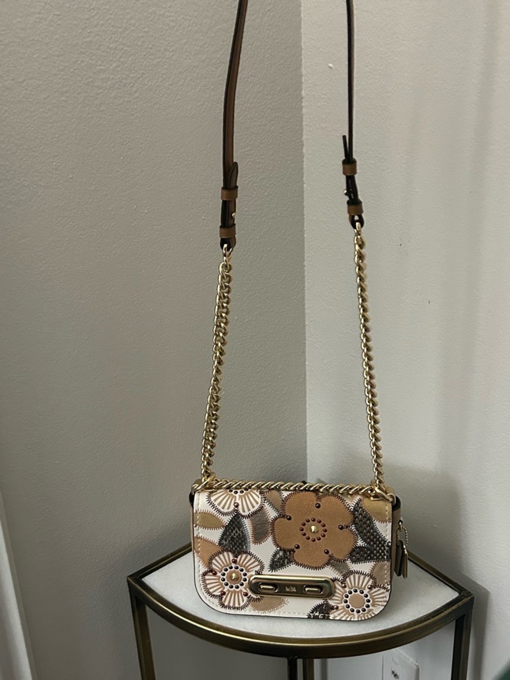 Coach Swagger 20 Adjustable chain link strap w/ Patchwork Tea Roses